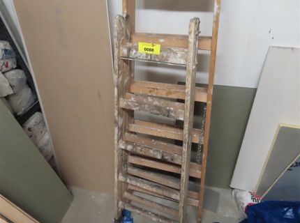 1 Holzklappleiter klein